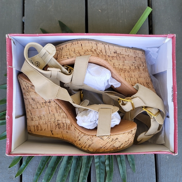 Designer Wedge Sandals - Picture 2 of 8